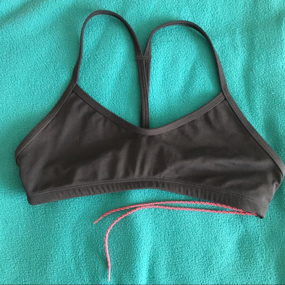 Jolyn Uniform Top (L) fits like a Medium